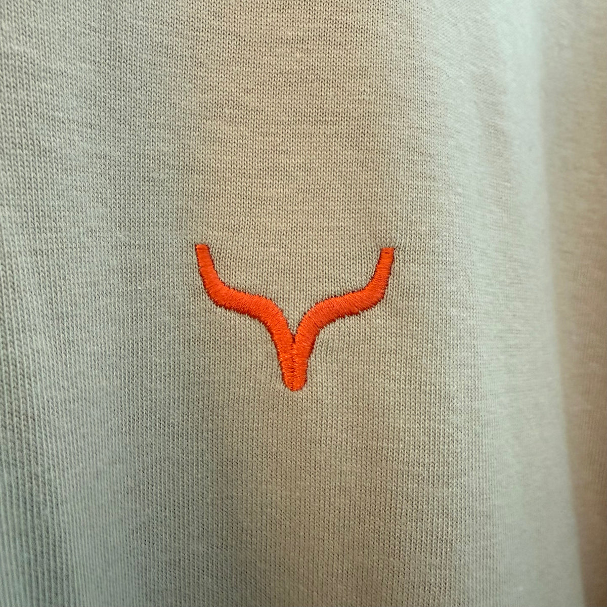 Fichtelgebirge Bull - Cremefarbenes T-Shirt mit Druck und Stick