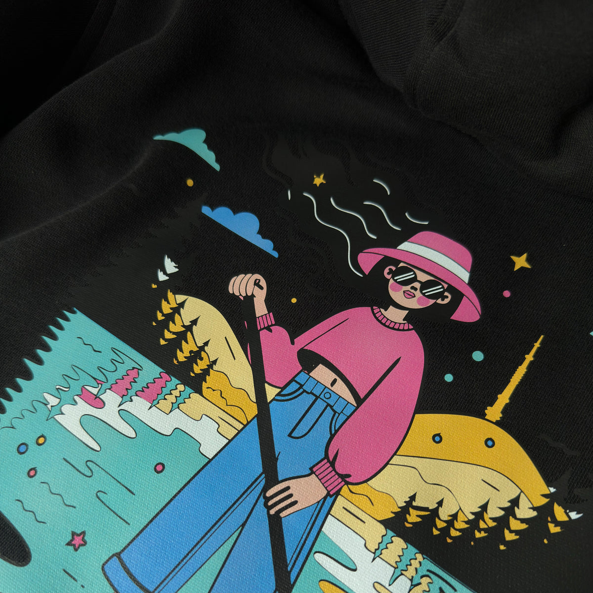 Fichtelgebirge Happy Place - Schwarzer Hoodie mit Druck und Stick