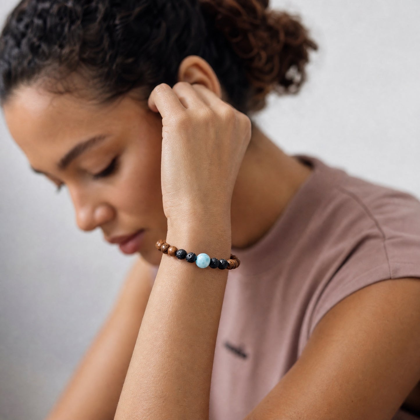 Armband Holzperlen mit Larimar und Lavastein