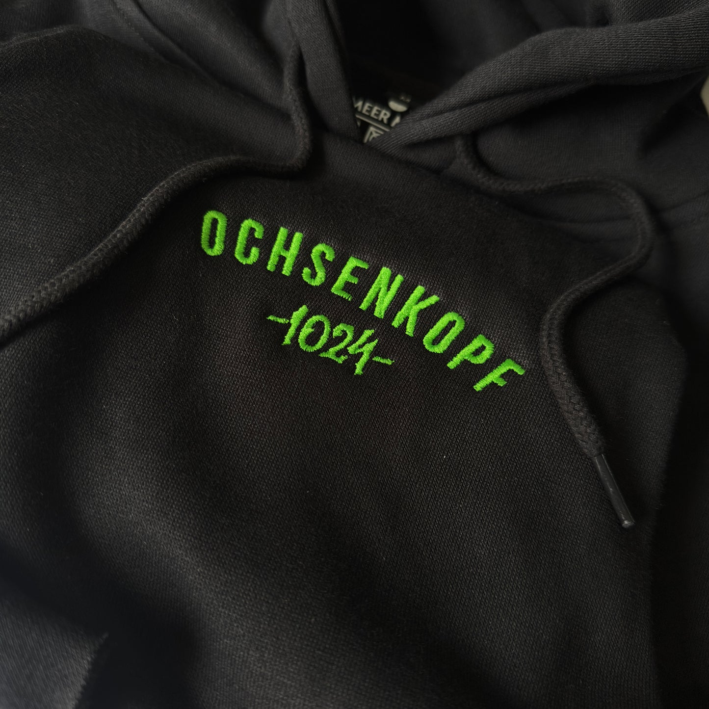 Bikepark 1024 Just Trails - Schwarzer Hoodie mit Druck und Stick