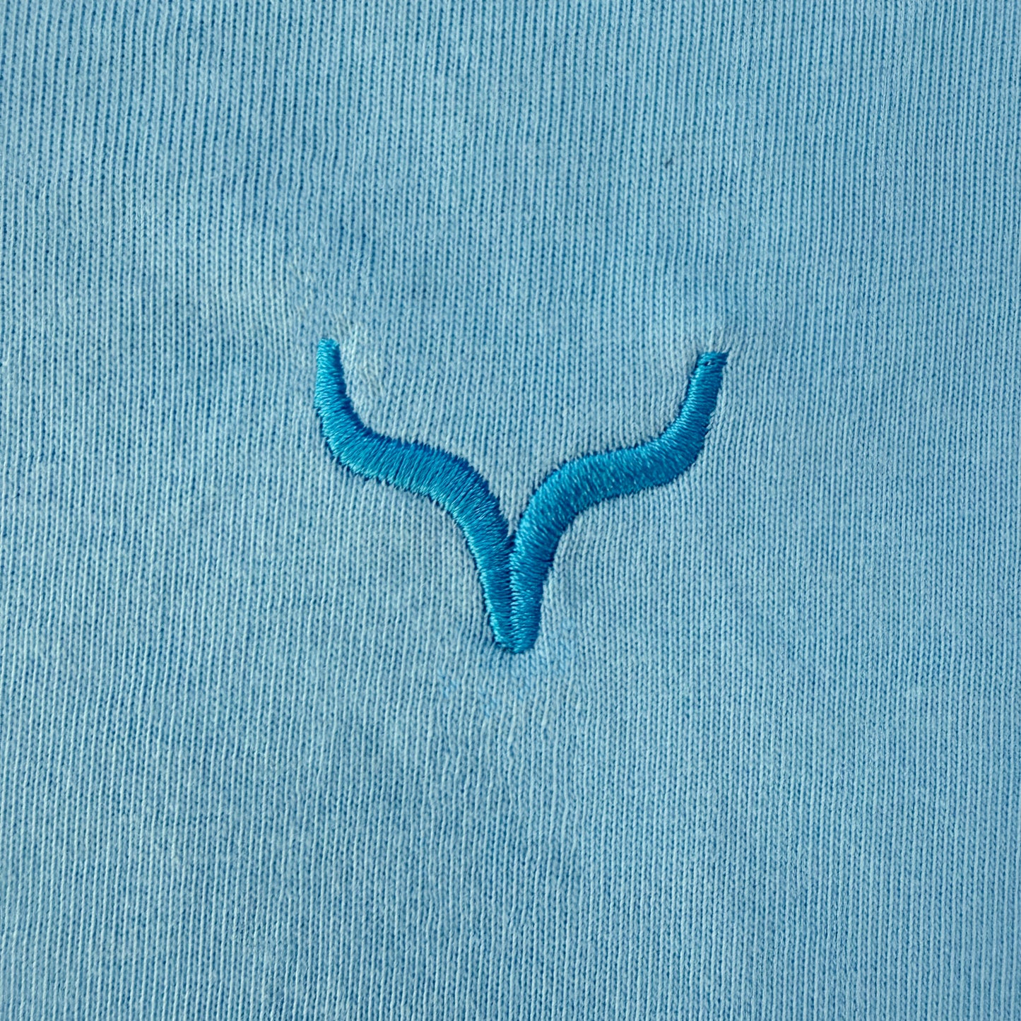 Fichtelgebirge Happy Place - Hellblaues T-Shirt mit Druck und Stick