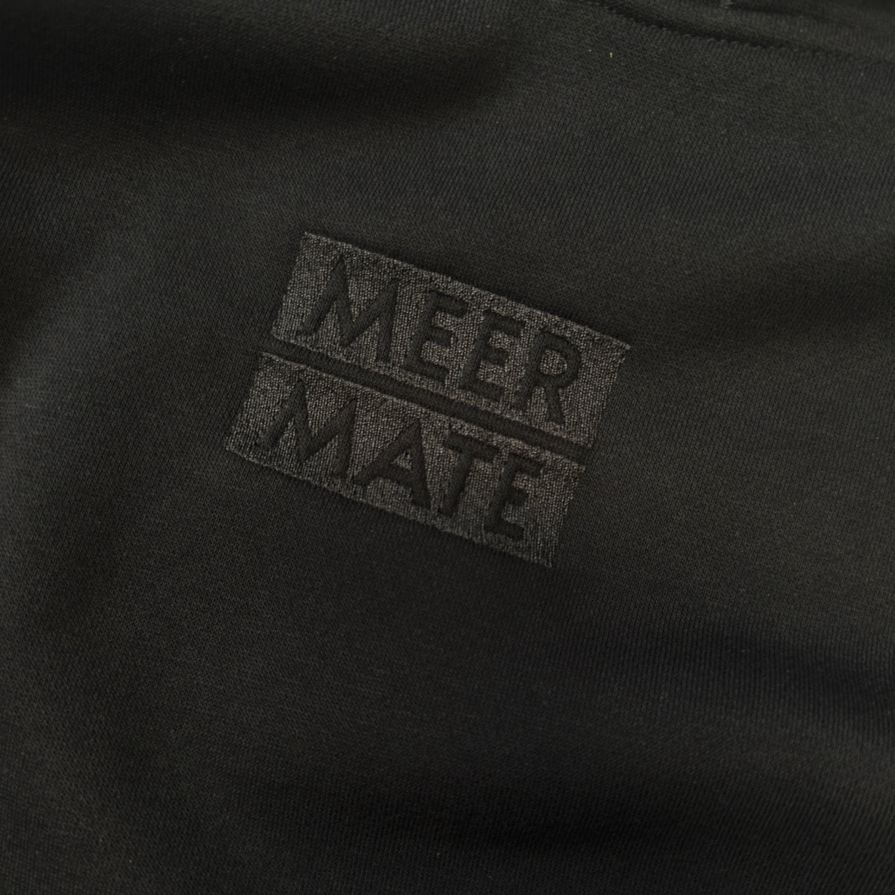 Black Square - Schwarzer Hoodie mit schwarzem Stick