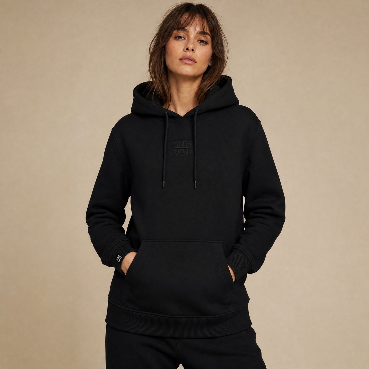 Black Square - Schwarzer Hoodie mit schwarzem Stick