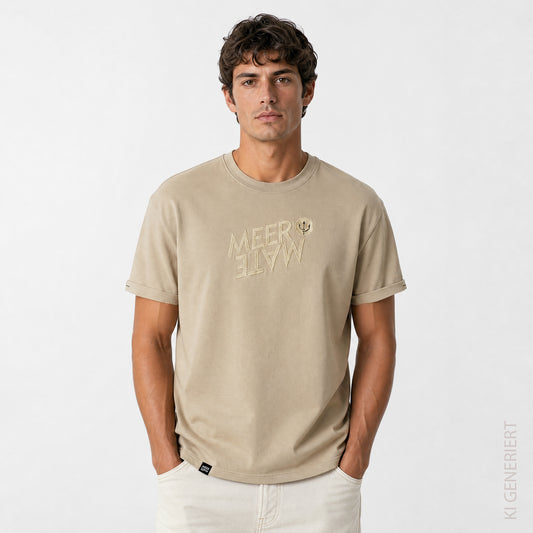Santa Mate - Beiges T-Shirt mit Stick